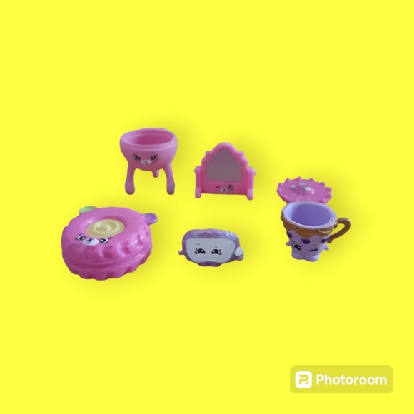 Shopkins furniture lot - Picture 6 of 6